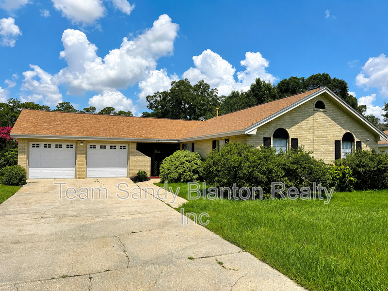 Pensacola House: 5941 Leesway Boulevard