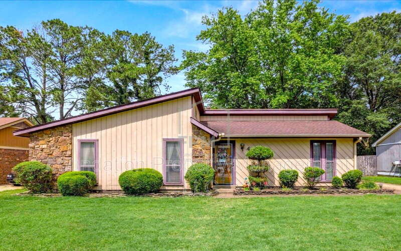 Memphis House: 4377 Springwind Road