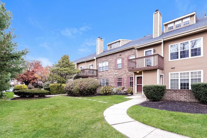 Yardley Condo: 654B Woodford Ln