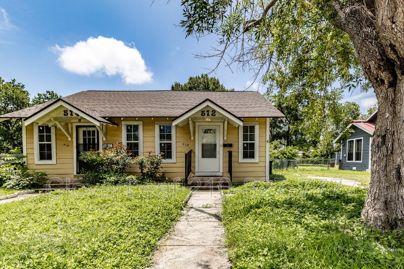 Schertz House: 512 Curtiss Ave