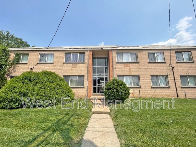 Olivette Condo: 9011 Olive Blvd