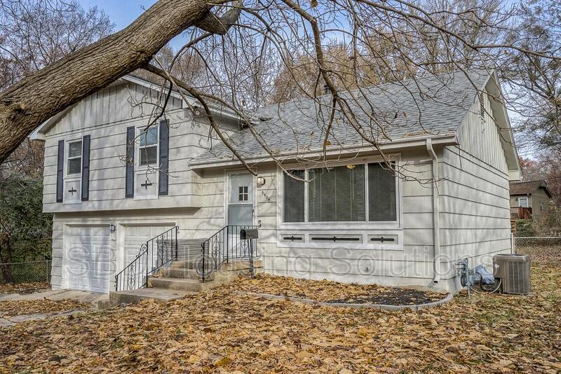 Raytown House: 9404 E 80th Terr