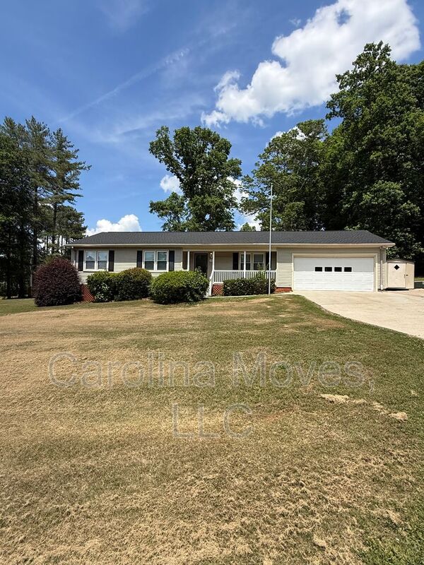 Easley House: 102 Wood Haven Ct.