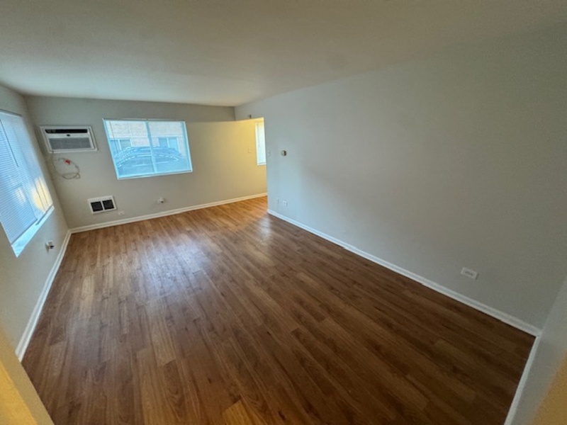 Calumet City Condo: 495 Madison Avenue - 1B