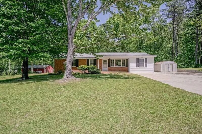 Garner House: 112 Old Meadowbrook Dr