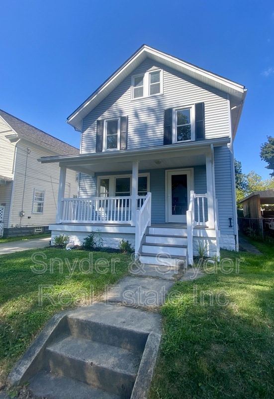 Akron House: 1062 Pitkin Avenue
