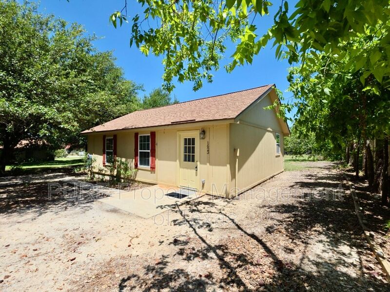 Round Rock House: 1623 Breezy Cv