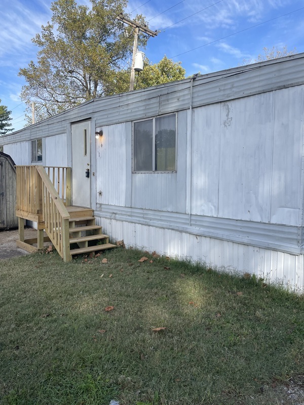 Belleville House: 2805 S Belt West