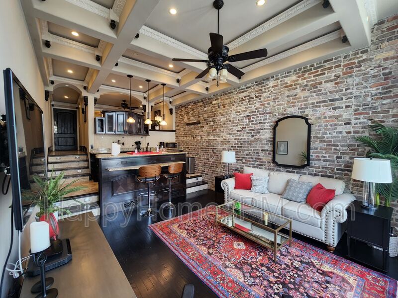 Charleston House: 350 King Street