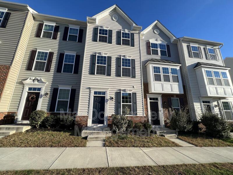 Fredericksburg Townhome: 505 Rolling Valley Drive