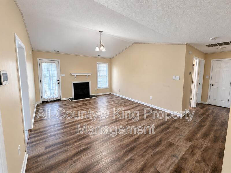 Hope Mills House: 3832 Softwind Lane