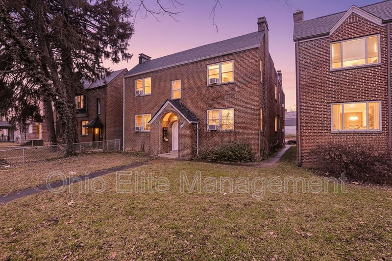 Columbus House: 987 Lilley Ave