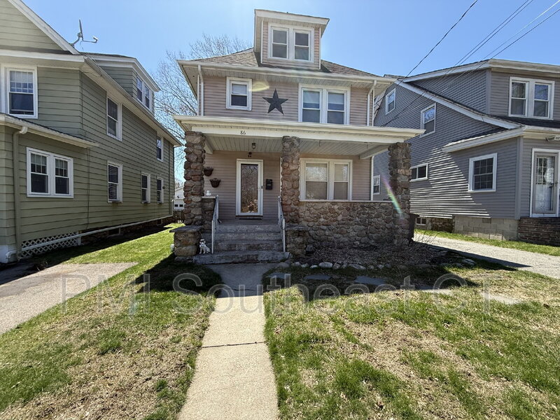 New London House: 86 School St