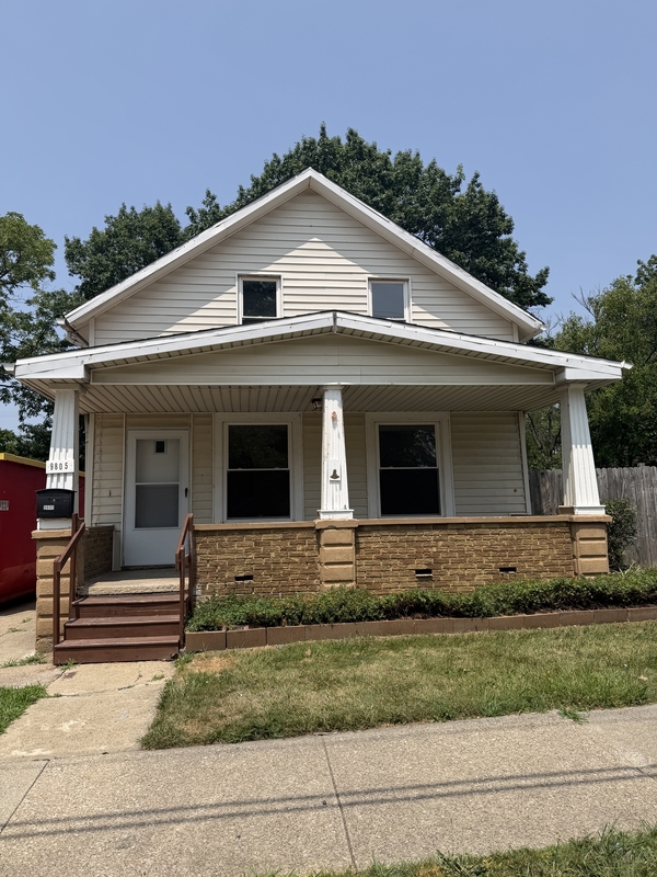 Cleveland House: 9805 Nelson Avenue
