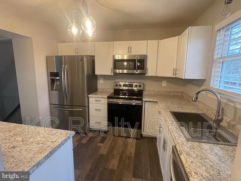 Bowie House: 15730 Piller Ln