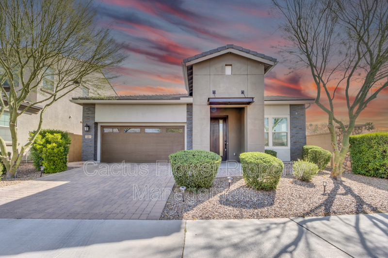 Gilbert House: 45 N Islands Dr