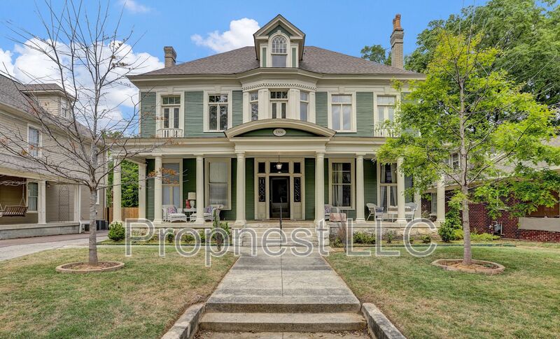 Memphis House: 1306 Carr Ave