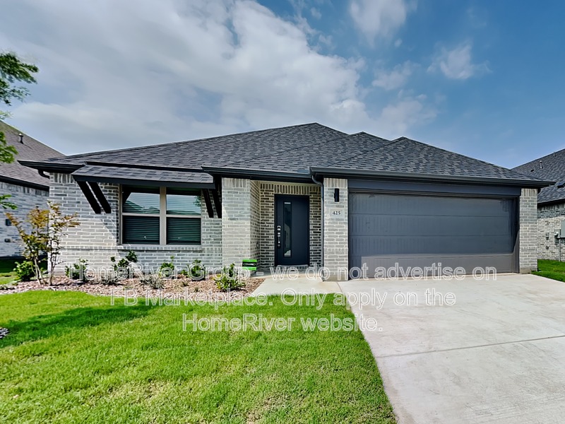 Waxahachie House: 425 Leopold Trl