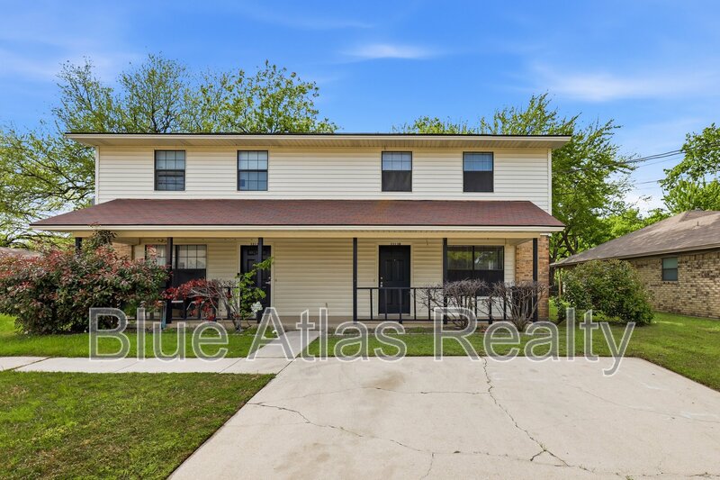 Denton Townhome: 3313 Gardenview Circle - B