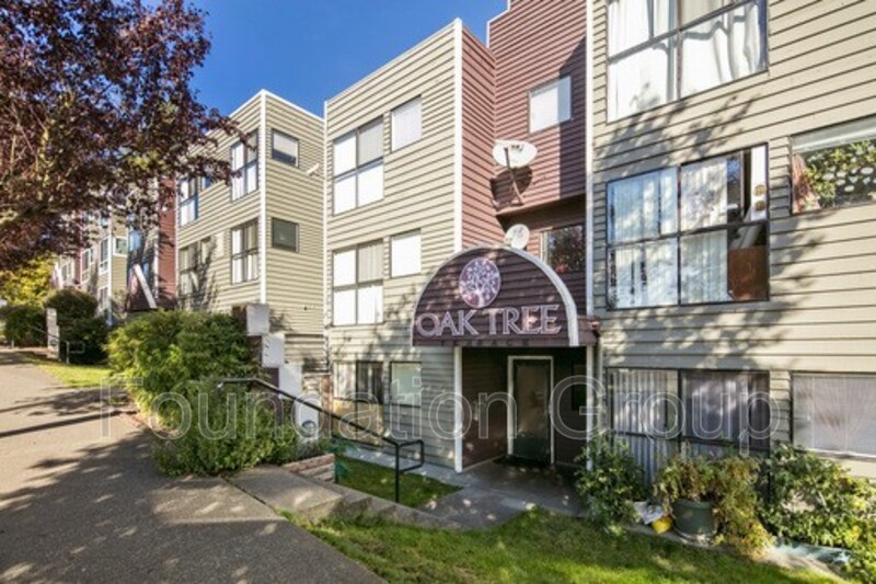 Seattle House: 922 N 104th St