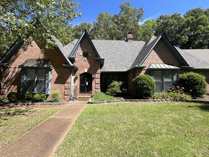 MEmphis House: 6700 N Kirby Oaks