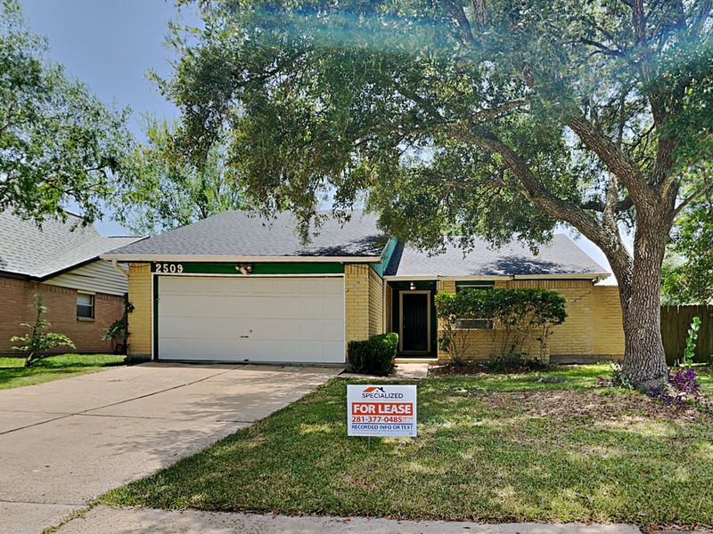 League City House: 2509 Merrimac Dr