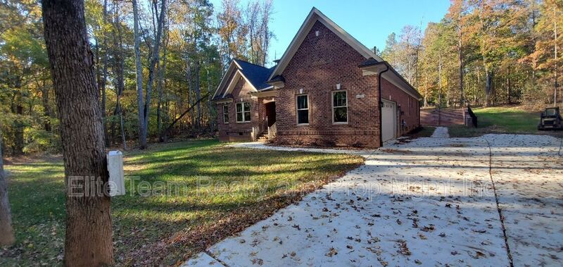 Waxhaw House: 550 Cottonfield Cir
