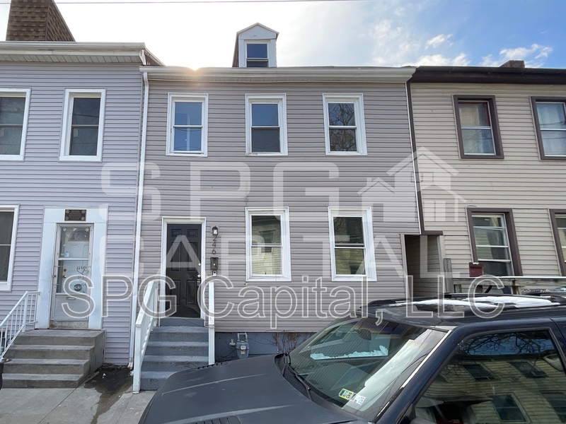 York House: 246 Walnut Street