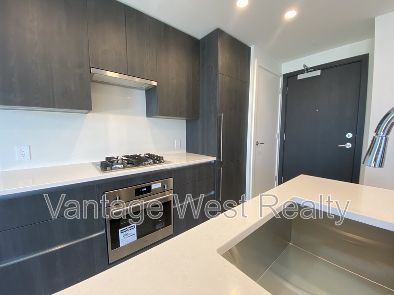 Kelowna Condo: 901-1626 Water St