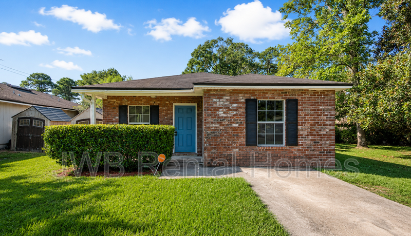 Jacksonville House: 8410 Maple St