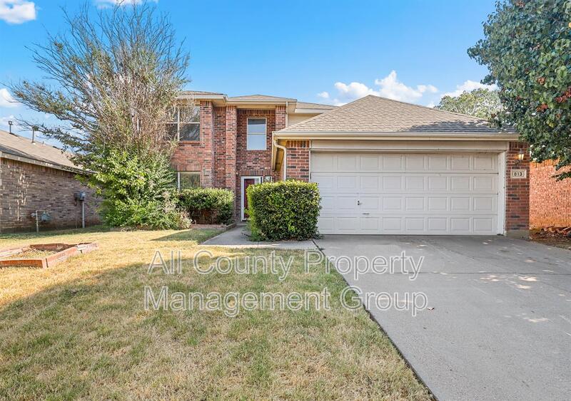 Fort Worth House: 813 Jockey Club Lane