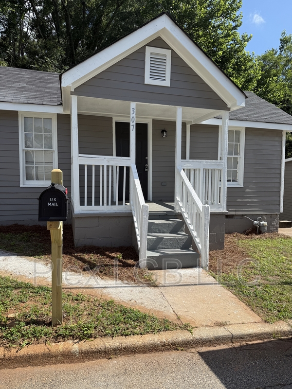 LaGrange House: 307 Dix Street