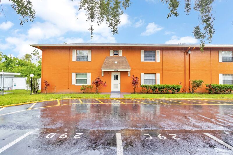 Orlando Condo: 1629 W Oak Ridge Rd