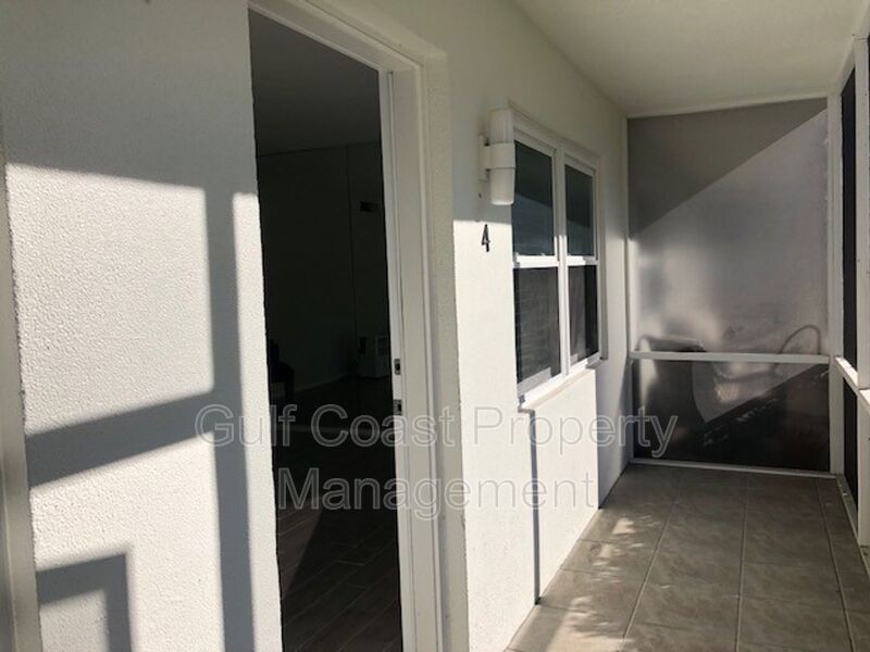 325 Golden Gate Pt Unit # 4 Sarasota FL 34236 - Photo 2