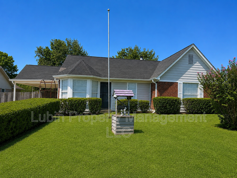 Olive Branch House: 10331 Oak Leaf Drive