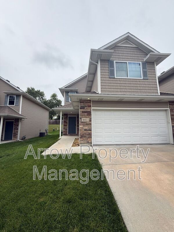 Lincoln Townhome: 4411 N 18