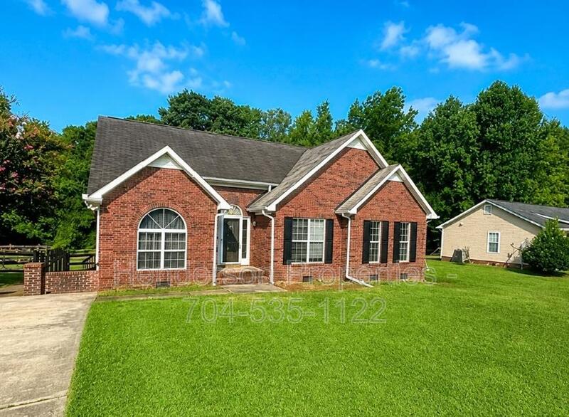Monroe House: 2413 River Chase Drive