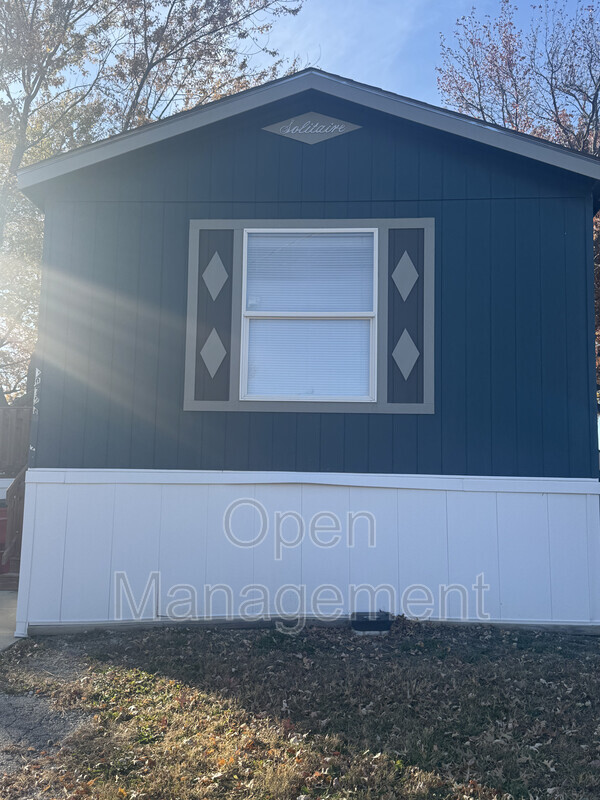 Kansas House: 8701 NE 107th Pl