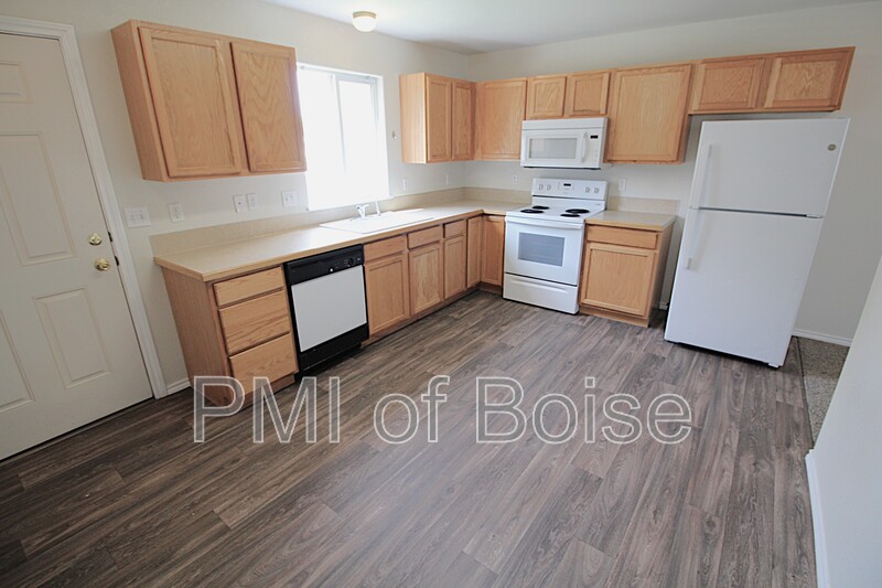 Nampa Townhome: 1031 E Iowa Ave