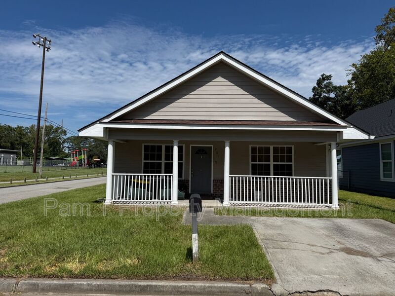 Savannah House: 201 Mundy St