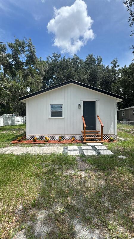 Lakeland House: 145 Strain Blvd.