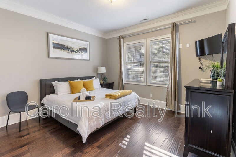 Mint Hill House: Thompson Road