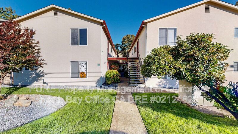 Ukiah House: 308 Cooper Lane