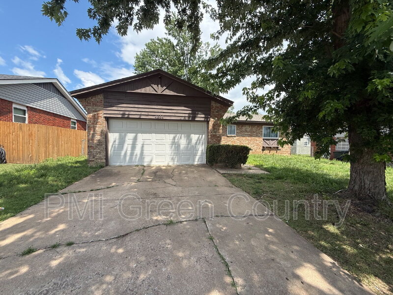 Sand Springs House: 4805 Bermuda Cir
