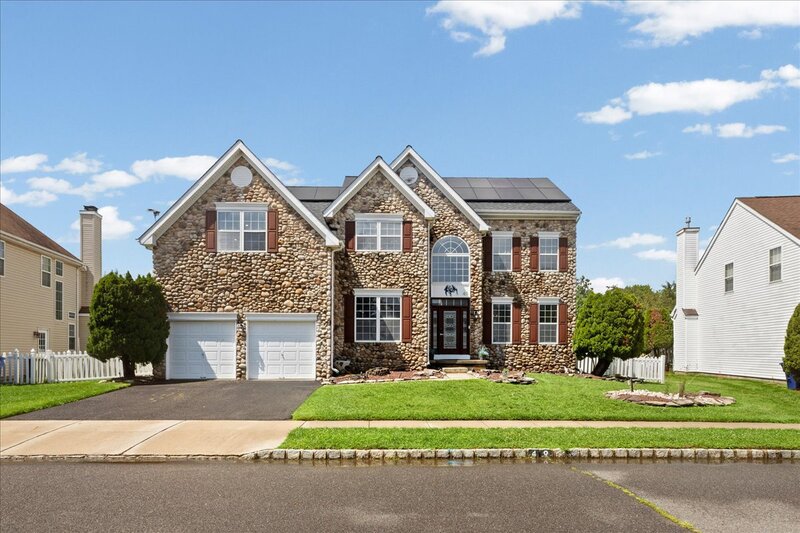 Burlington House: 49 Equestrian Drive