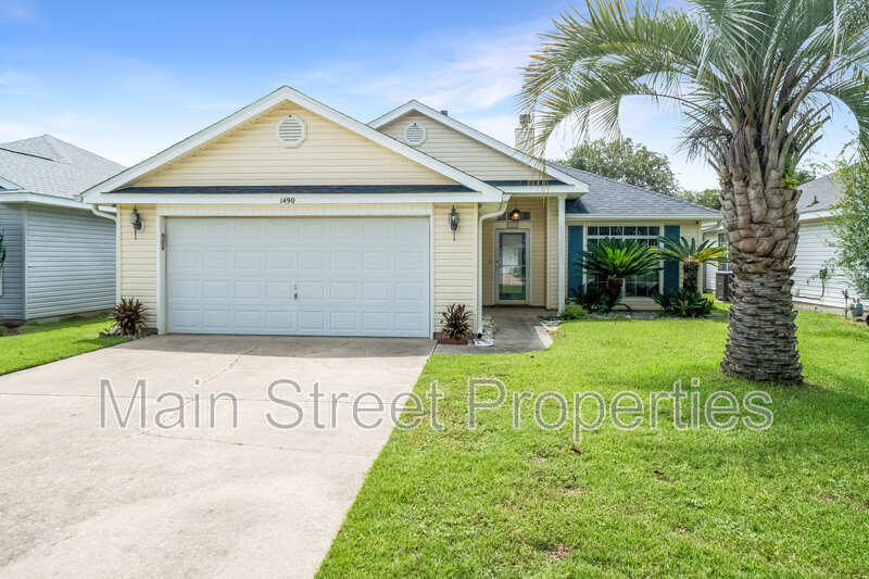Pensacola House: 1490 Newcastle Way