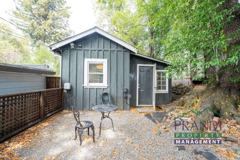 San Anselmo House: 443 Center Blvd