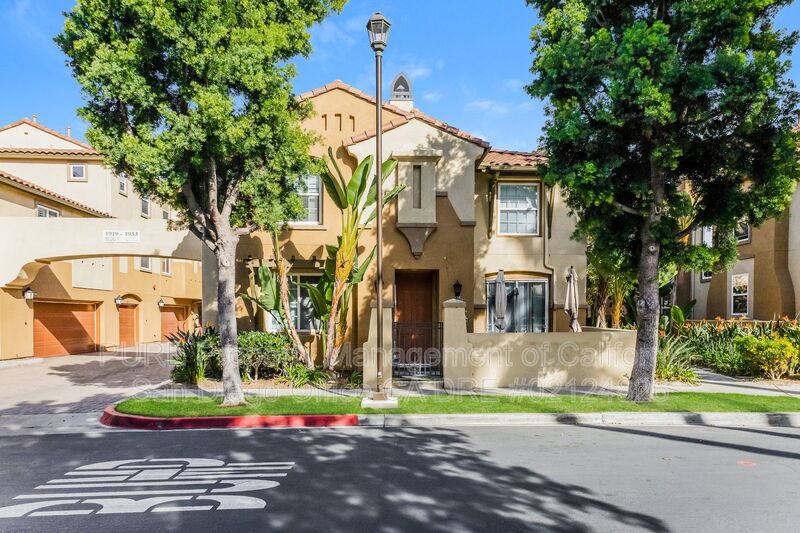 Chula Vista Townhome: 1929 Caminito de la Cruz