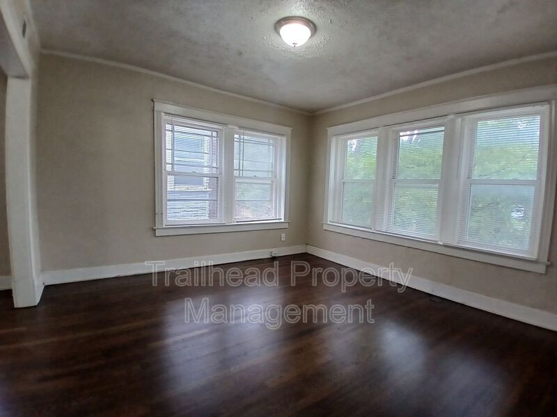 Kansas City House: 106 N Indiana