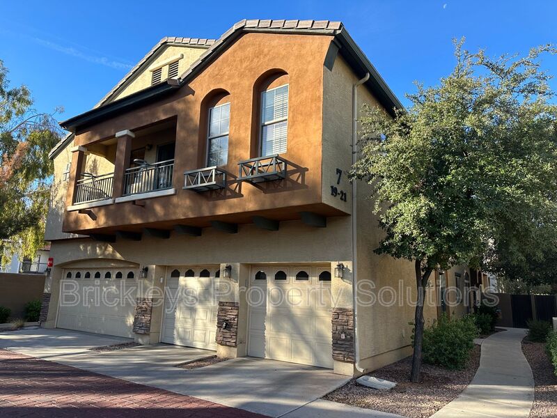 Chandler Townhome: 2727 N Price Rd.